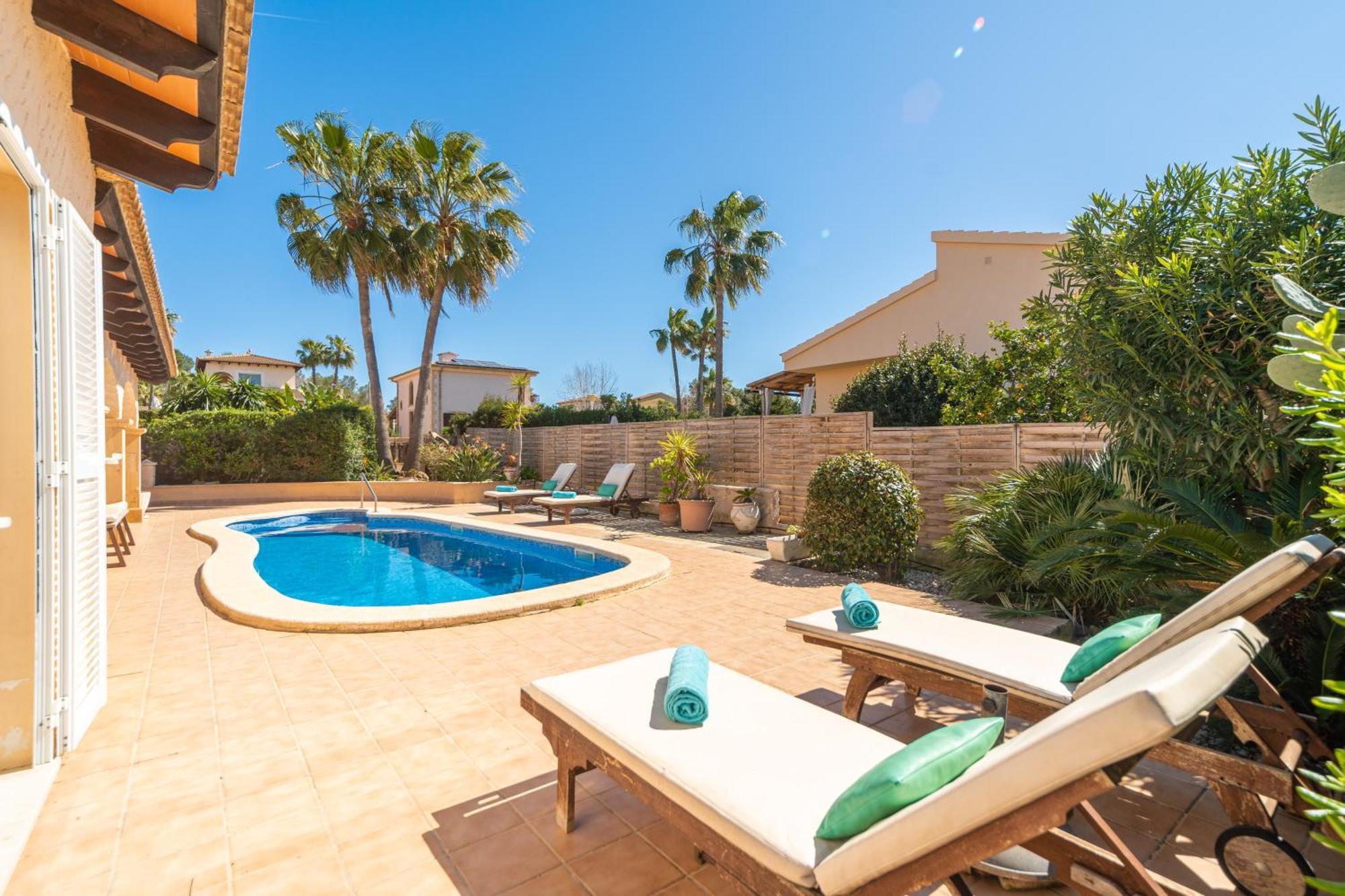 Villa Son Serra, Pool And Chill Out Close To The Son Serra de Marina