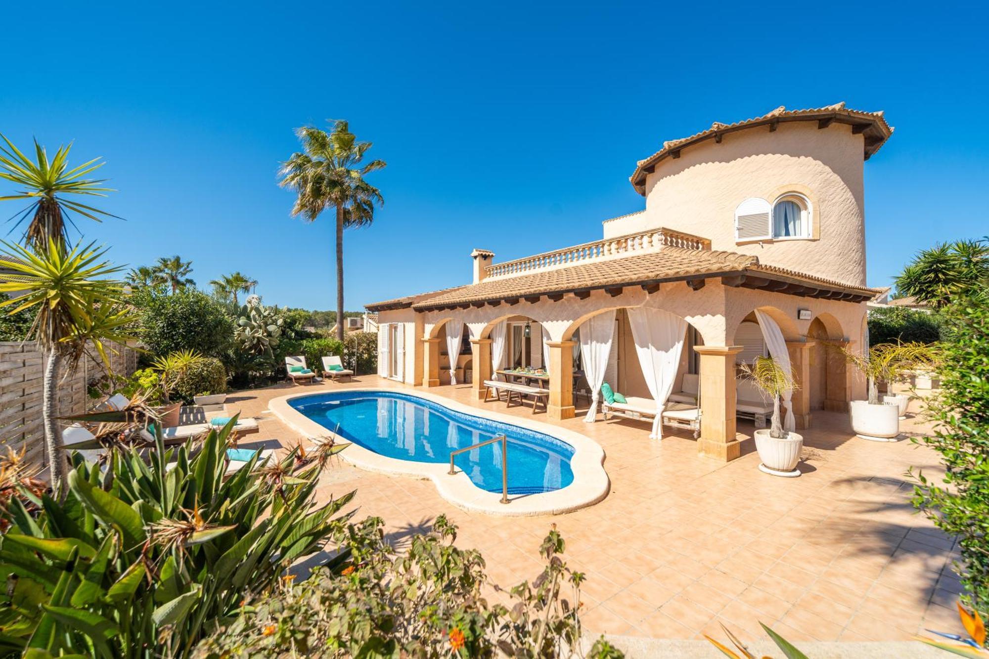 Son Serra, Pool And Chill Out Close To The Villa *